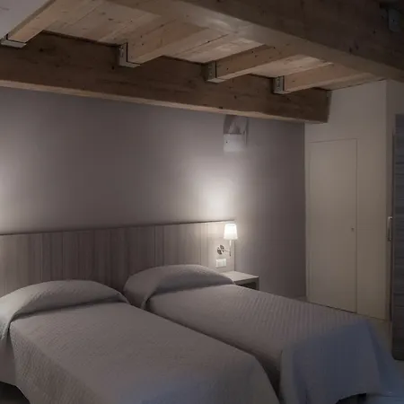 Art Nel Cuore Di نابولي